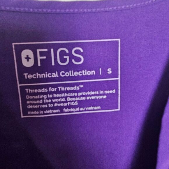 Figs FW100 Casma Three-Pocket Scrub Top Small Purple Grape - Picture 2 of 4